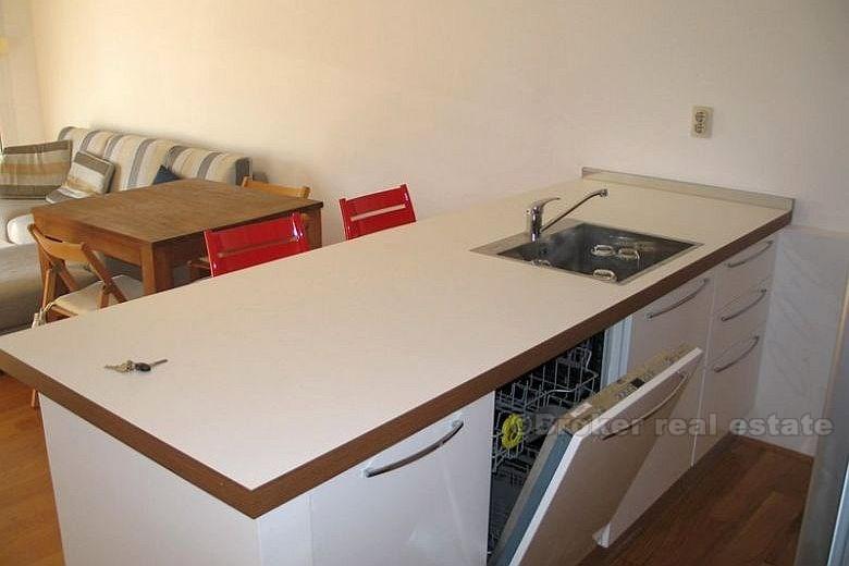 Ein-Zimmer-Wohnung, im dritten Stock eines Wohnhauses