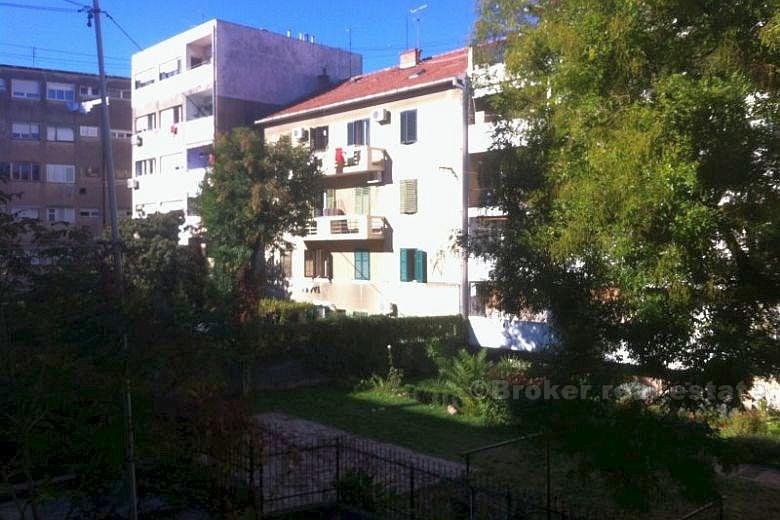Dvosoban stan na prvom katu