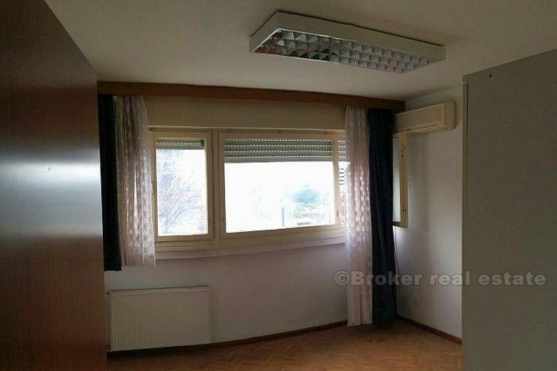 Byt 4 + kk, kancelář / hostel / kancelář, k prodeji