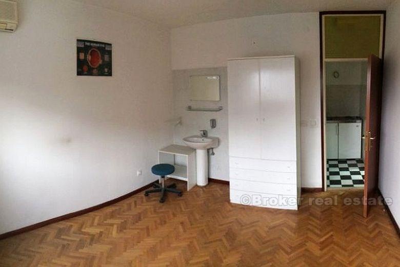 Byt 4 + kk, kancelář / hostel / kancelář, k prodeji