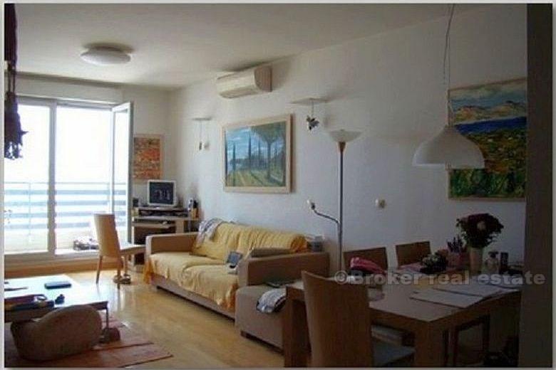 Dvosoban apartman / stan prvi red do mora