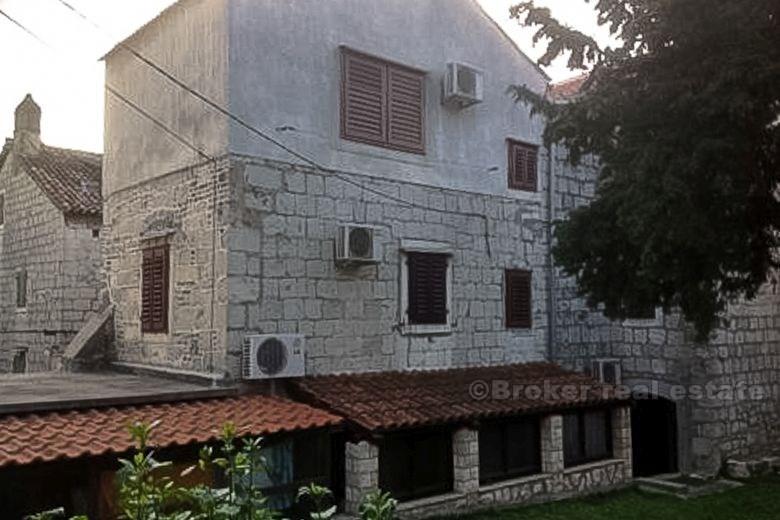 Huset, av stein i sentrum av Split, på salg