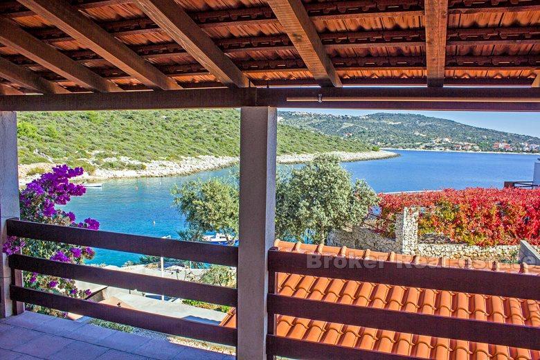 Kuća / vila, prvi red do mora