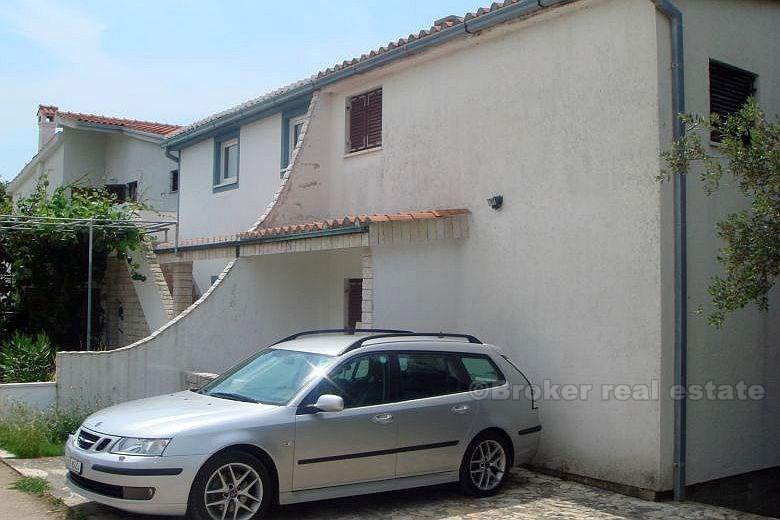 Maison / Villa, maison dans un endroit souhaitable, à 100 mètres de la plage, à vendre