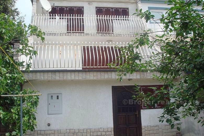 Maison / Villa, maison dans un endroit souhaitable, à 100 mètres de la plage, à vendre