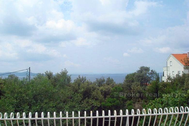 Maison / Villa, maison dans un endroit souhaitable, à 100 mètres de la plage, à vendre