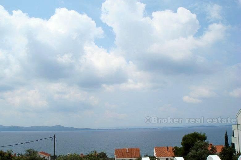 Maison / Villa, maison dans un endroit souhaitable, à 100 mètres de la plage, à vendre