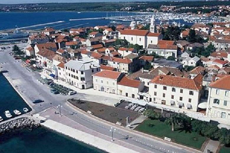 Dům / Villa, Biograd, 100 metrů od moře, na prodej