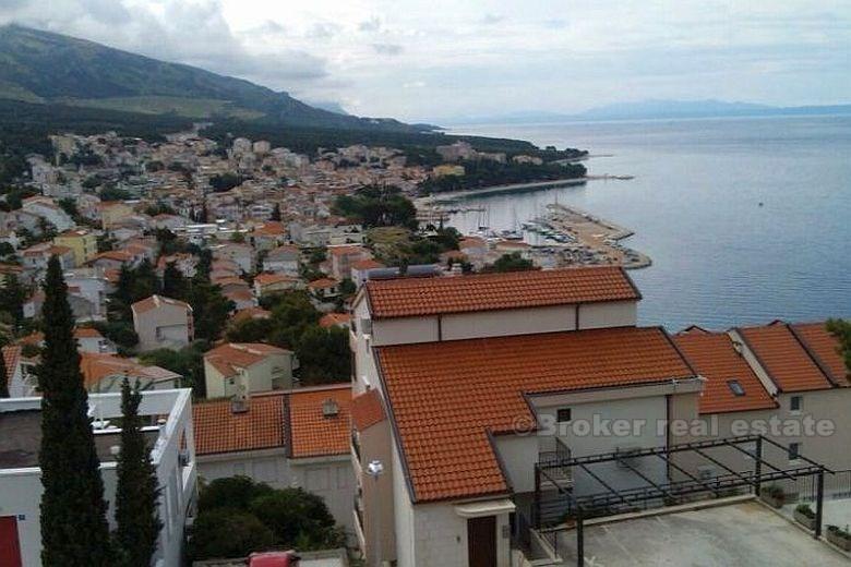 Hus av stein, i nærheten av Makarska med utsikt over havet, for salg