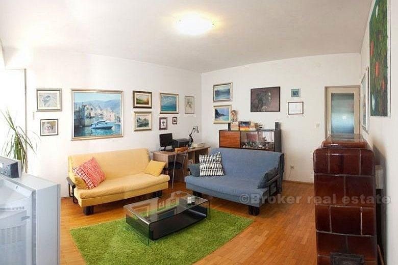 Apartman u blizini centra i plaže, na prodaju