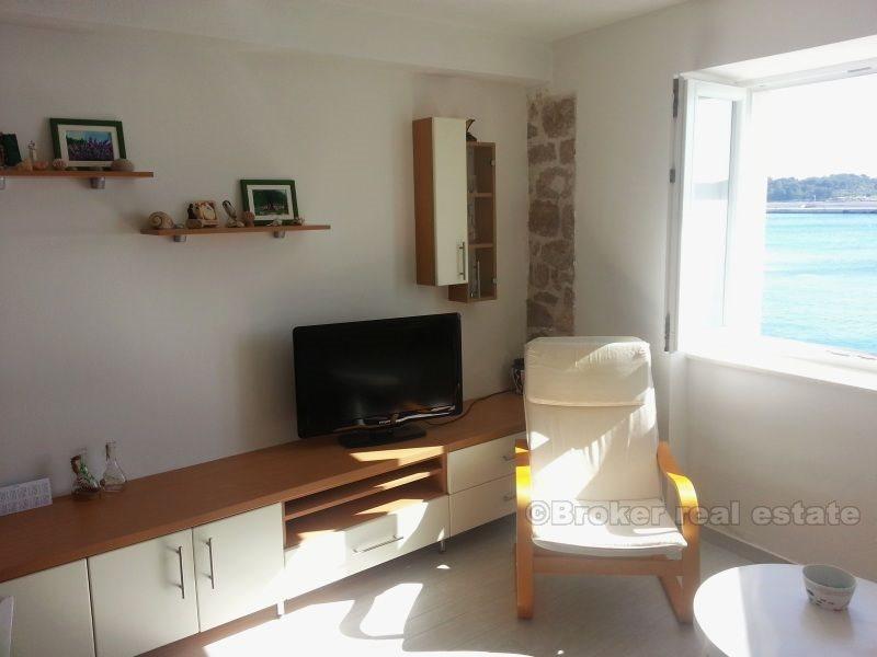 Maison / Villa, dans la pierre, Première rangée de la mer