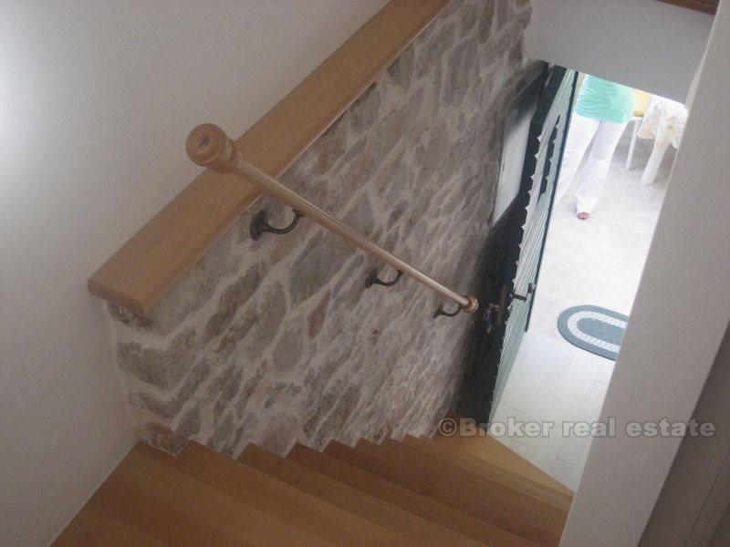 Maison / Villa, dans la pierre, Première rangée de la mer