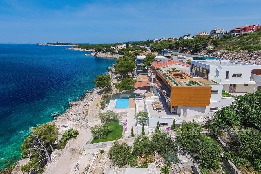 Hus / Villa, Vacker villa med pool och privat strand, uthyres