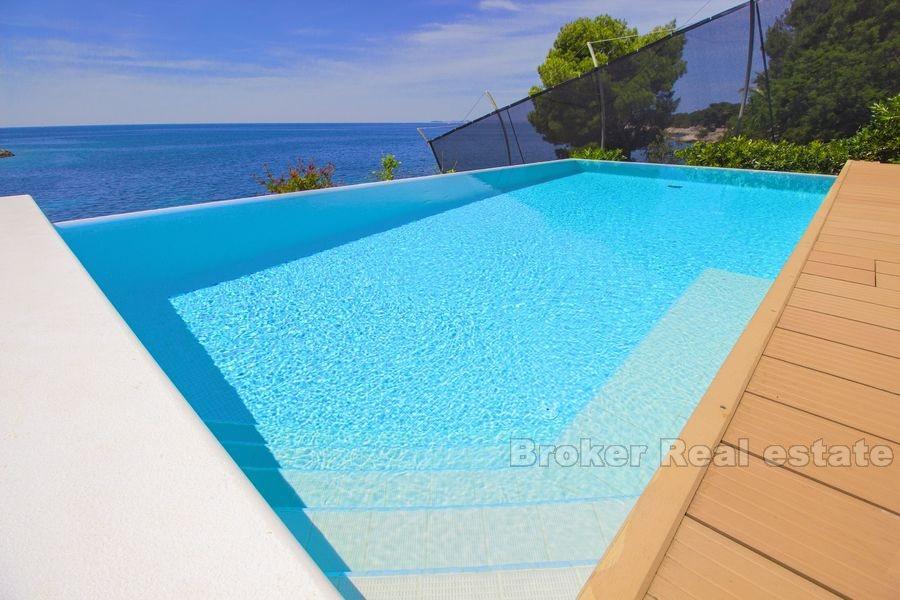 Hus / Villa, Vacker villa med pool och privat strand, uthyres