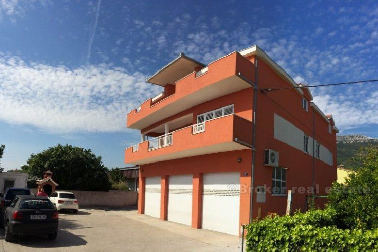 Dům / Vila, Samostatný dům s obytnou plochou 500 m2, k prodeji
