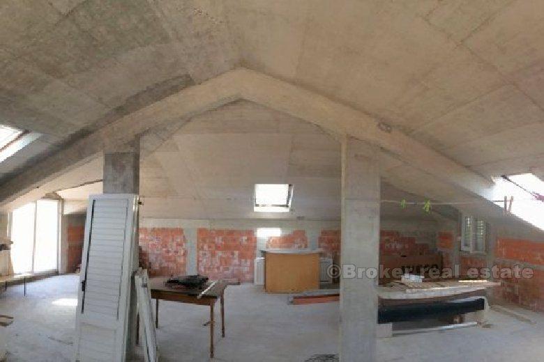 Dům / Vila, Samostatný dům s obytnou plochou 500 m2, k prodeji