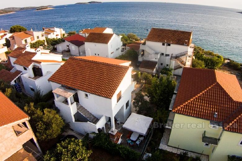 Hus / Villa med havutsikt, Rogoznica område, for salg