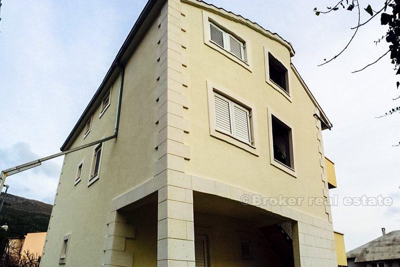 Hus / villa på fire etasjer, for salg