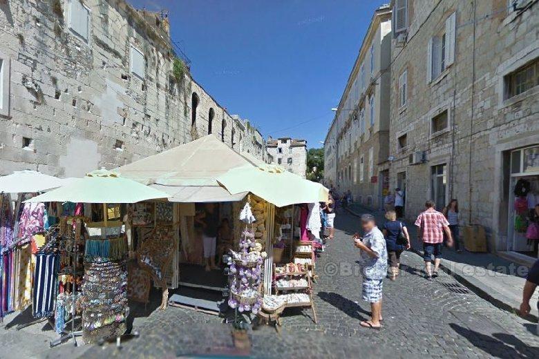 Spazio commerciale nel centro della città, in affitto