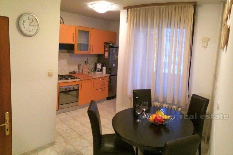Appartamento, confortevole in un edificio residenziale, in vendita