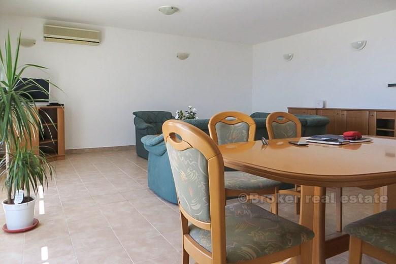 Comfortable apartment with open sea view, for rent