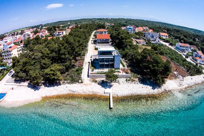 Kuća / vila, prvi red do mora