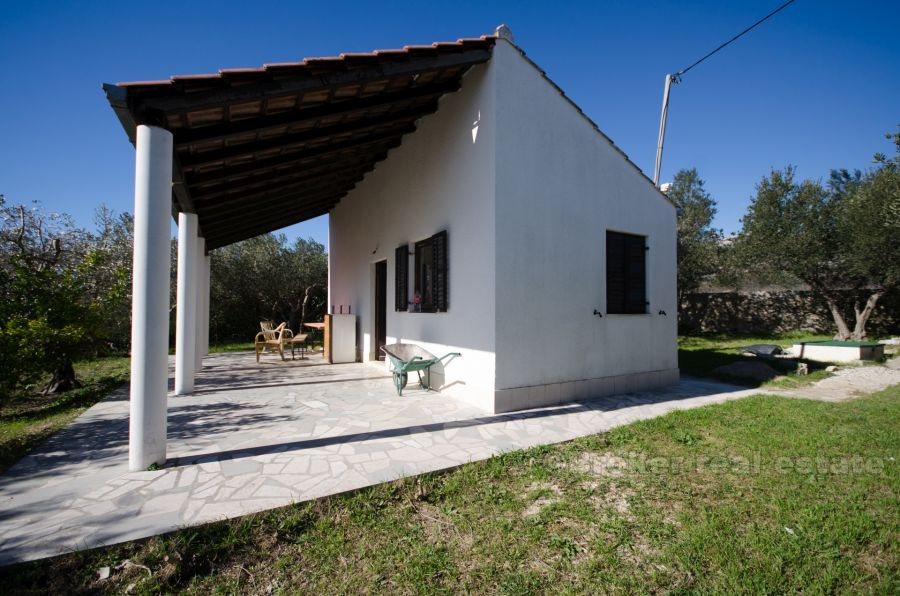 Huset / villa, stor tomt, stad Kastela