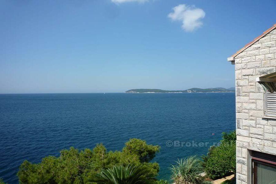 La casa / villa con spiaggia privata e molo