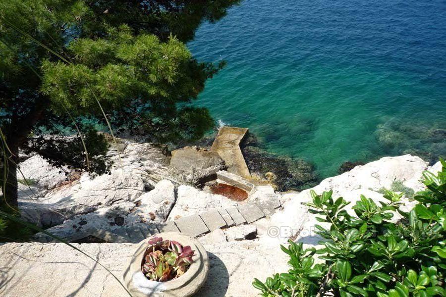 La casa / villa con spiaggia privata e molo