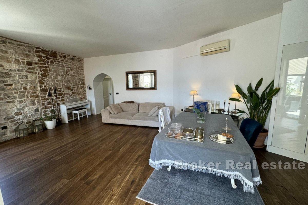 Apartman, sa pogledom na víc, na prodaju