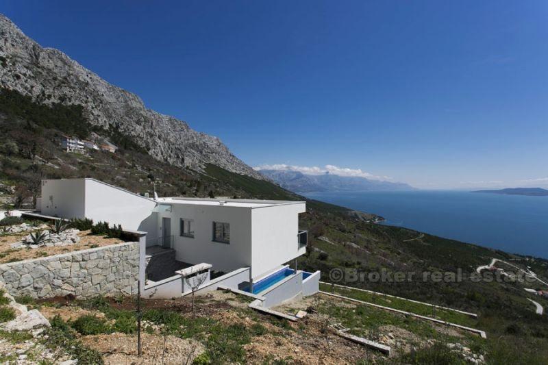 Hus / villa med pool och panoramautsikt