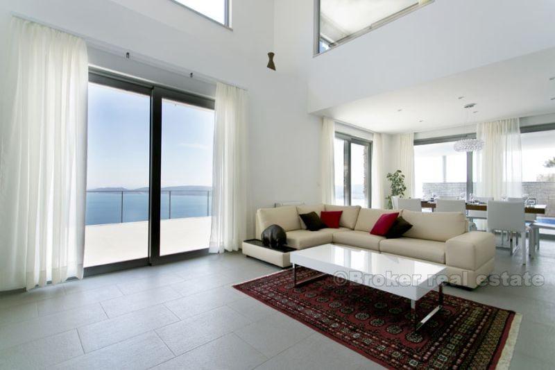 Hus / villa med pool och panoramautsikt