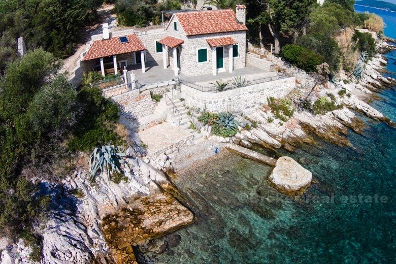 Дом / вилла, первая линия от моря