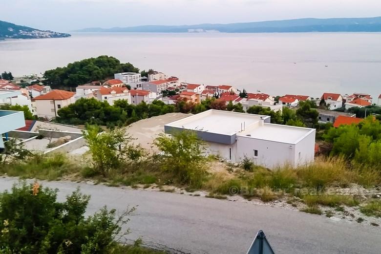 Terreno edificabile con vista mare, in vendita