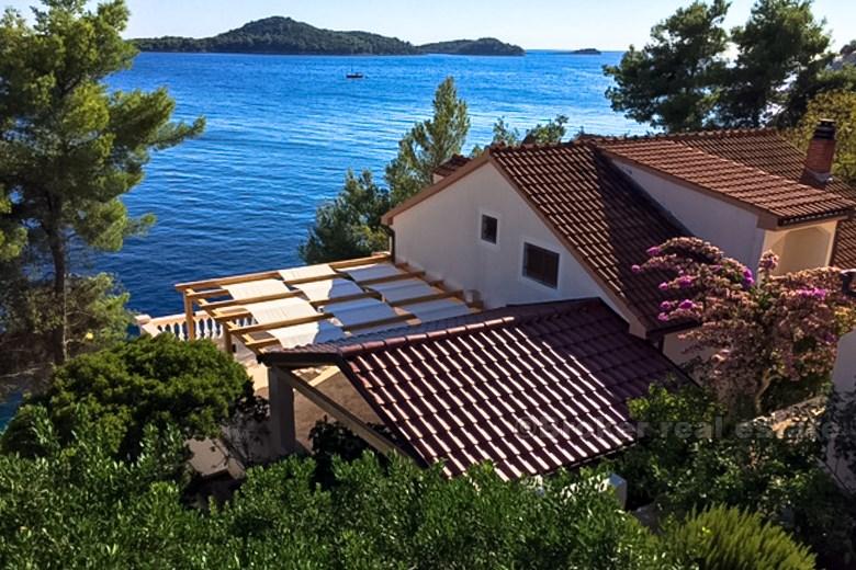 Maison / villa avec piscine, première rangée de la mer
