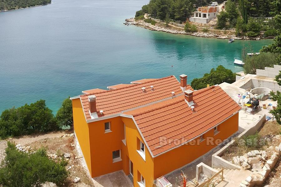 Maison / villa avec piscine, première rangée de la mer, à vendre