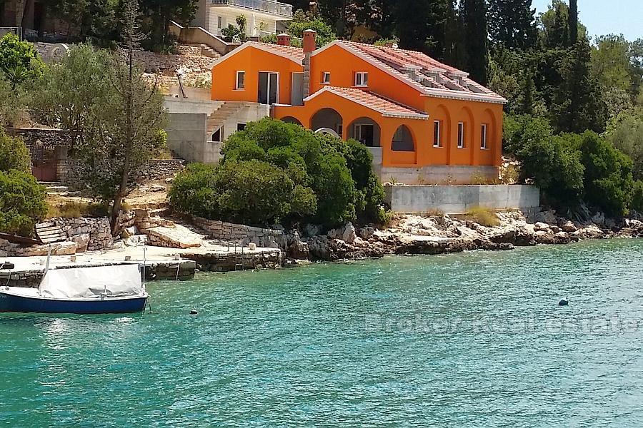 Maison / villa avec piscine, première rangée de la mer, à vendre