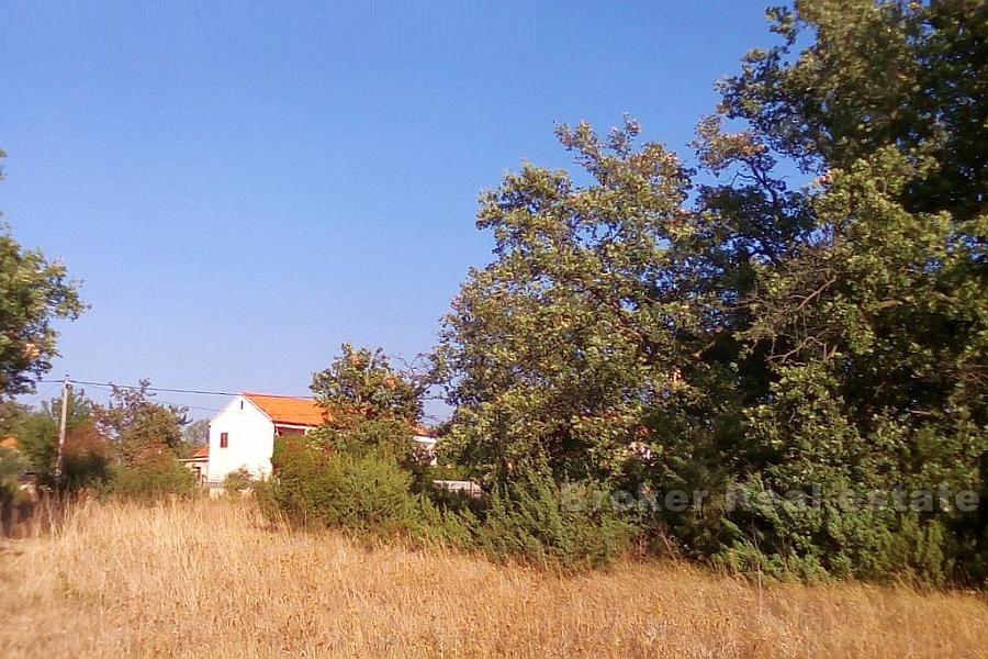 Budování pozemek v centru města, na prodej