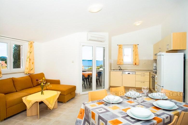 Plně vybavený apartmán, 80 metrů od pláže, na prodej