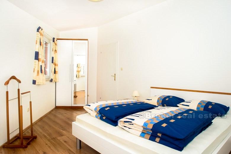Plně vybavený apartmán, 80 metrů od pláže, na prodej