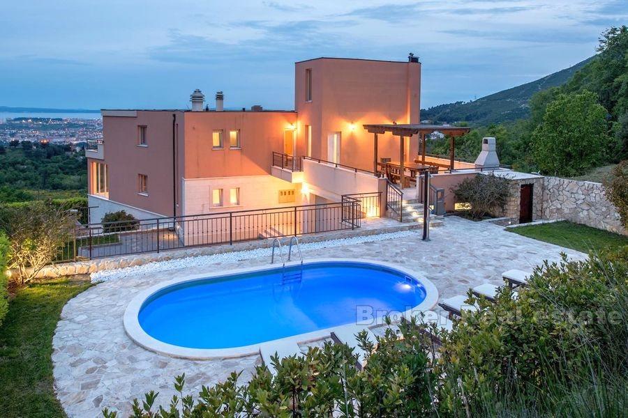 Haus / Villa, Luxus-Villa mit Pool und Blick auf das Meer und Split