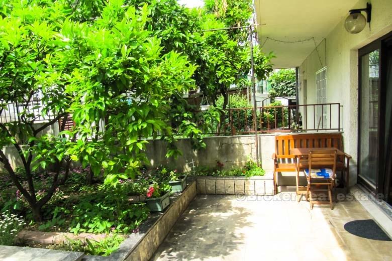 Confortable appartement de trois chambres près du parc-forêt Marjan, à vendre