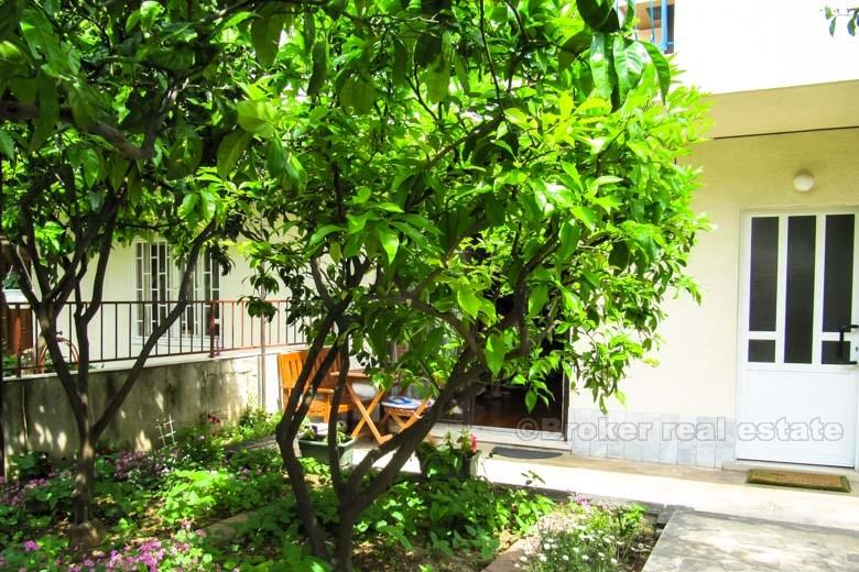 Confortable appartement de trois chambres près du parc-forêt Marjan, à vendre