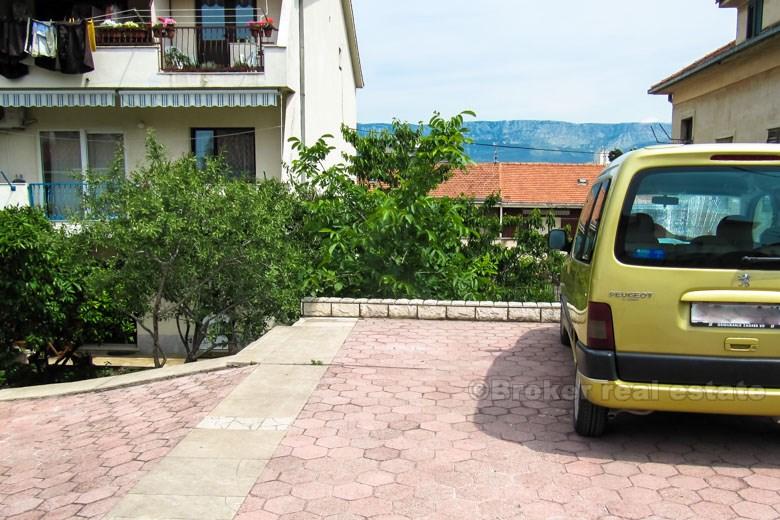Confortable appartement de trois chambres près du parc-forêt Marjan, à vendre