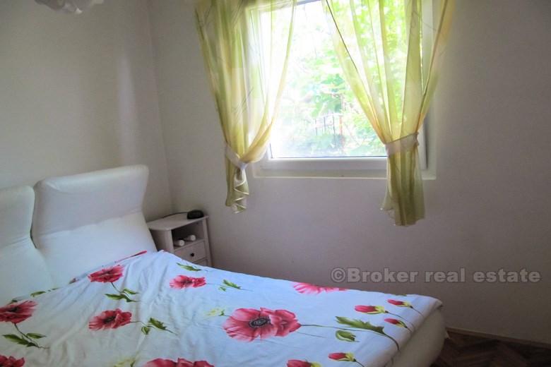 Confortable appartement de trois chambres près du parc-forêt Marjan, à vendre