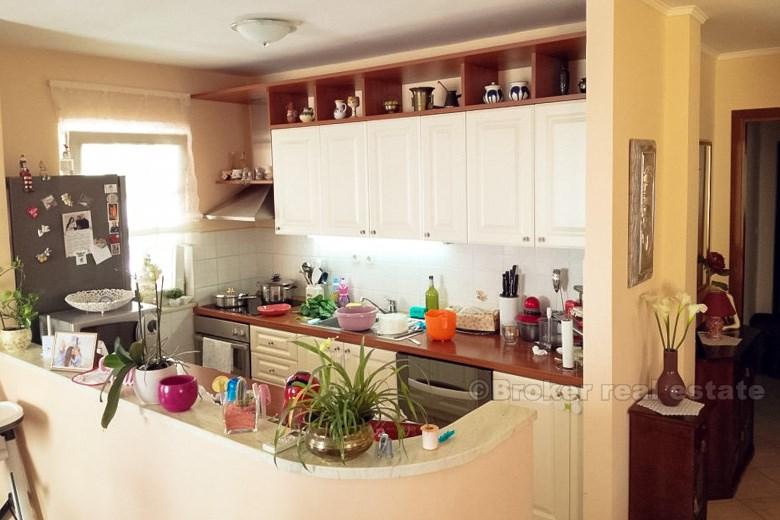 Wohnung Bereich von 140 m2, auf der 3. Etage