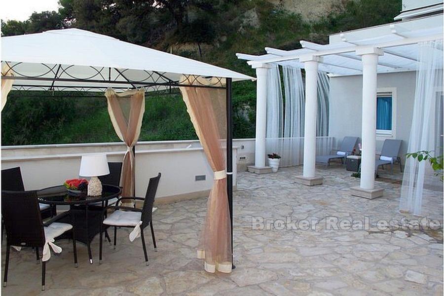 Apartament w Split, blisko plaży z widokiem na morze, na sprzedaż