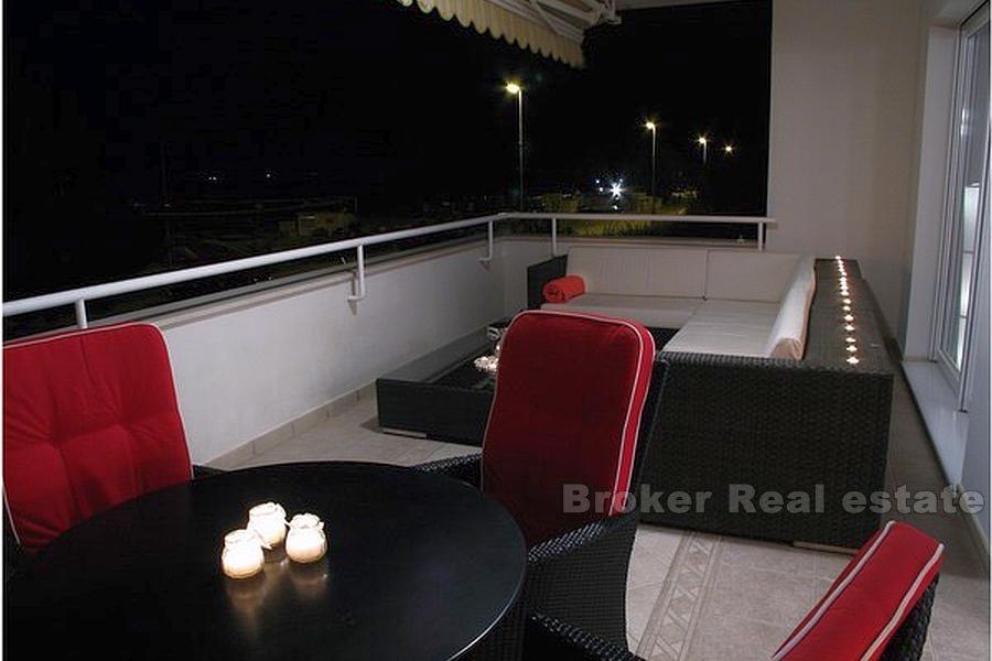 Apartament w Split, blisko plaży z widokiem na morze, na sprzedaż