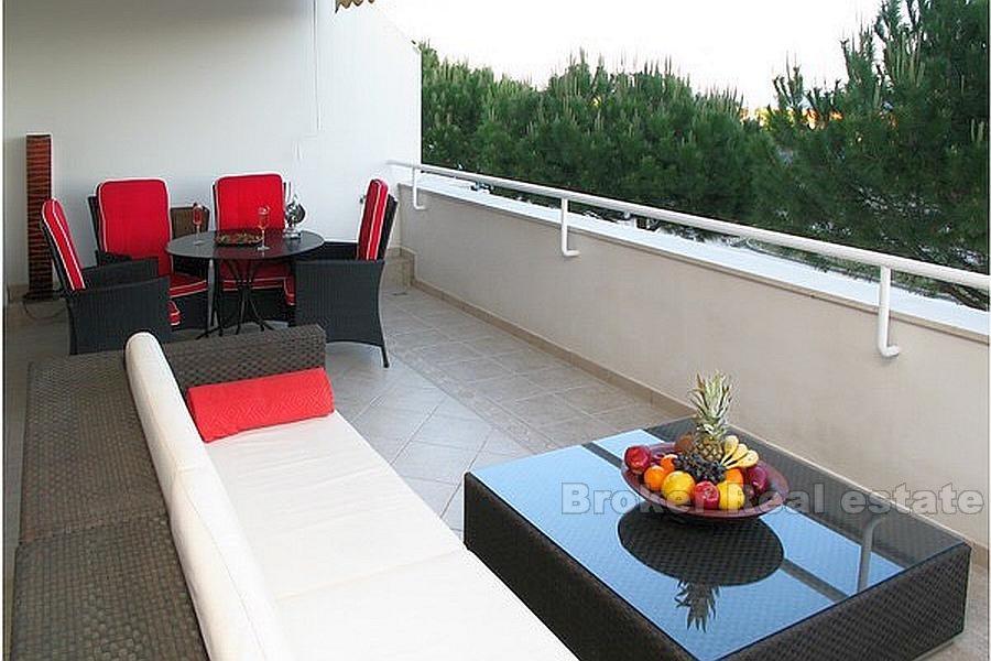 Apartament w Split, blisko plaży z widokiem na morze, na sprzedaż