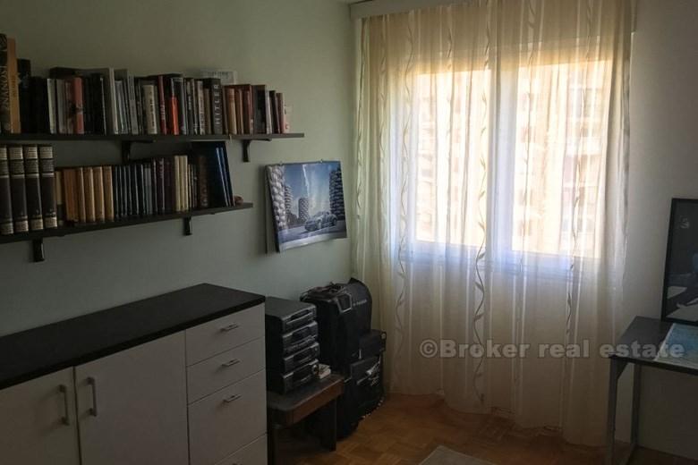 Apartman/stan u Splitu sa tri spavaće sobe te lođe, na prodaju